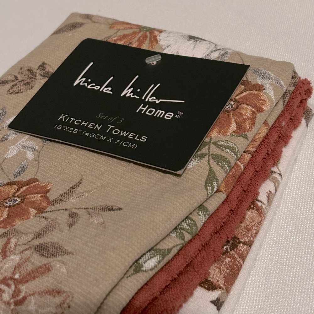 Nicole Miller Kitchen Towel 3 Piece Set w/ Floral and Waffle Prints. 18”x28” NEW